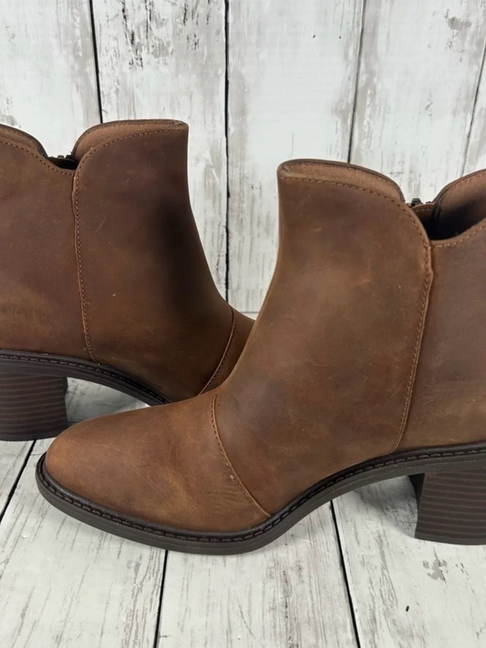 CLARKS Scene Zip Dark Tan Oiled Leather Insulated Cushioned Boots  8.5 NIB